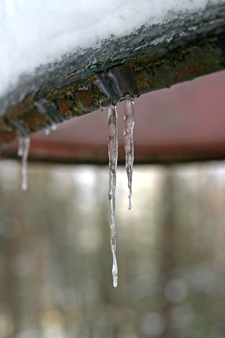 GMS offers Roof Raking for Ice Dam Prevention